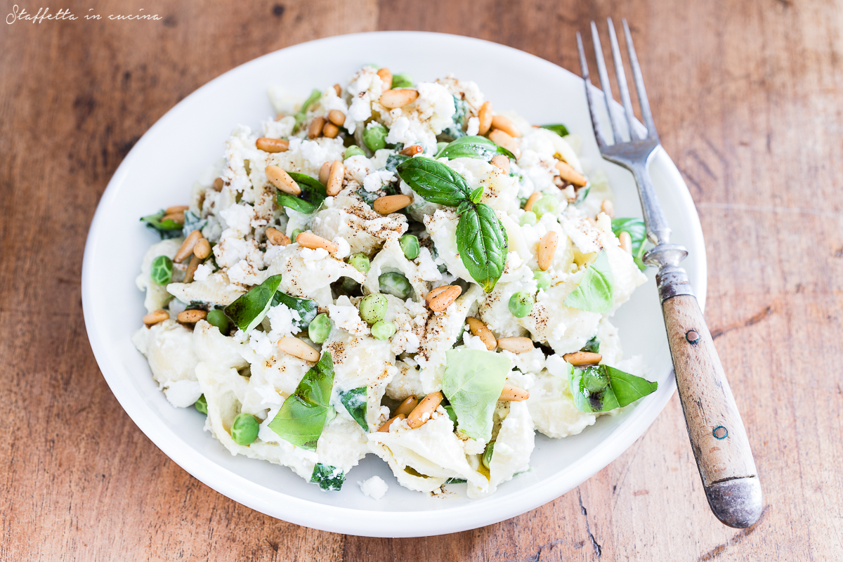 Pasta con salsa allo yogurt, piselli e basilico | La ...